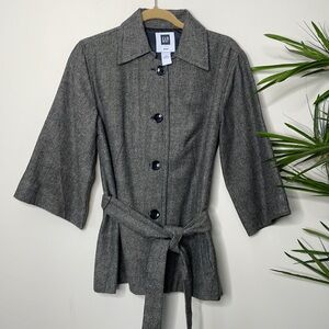 GAP || Collared Jacket with Belt and Pockets; Size M